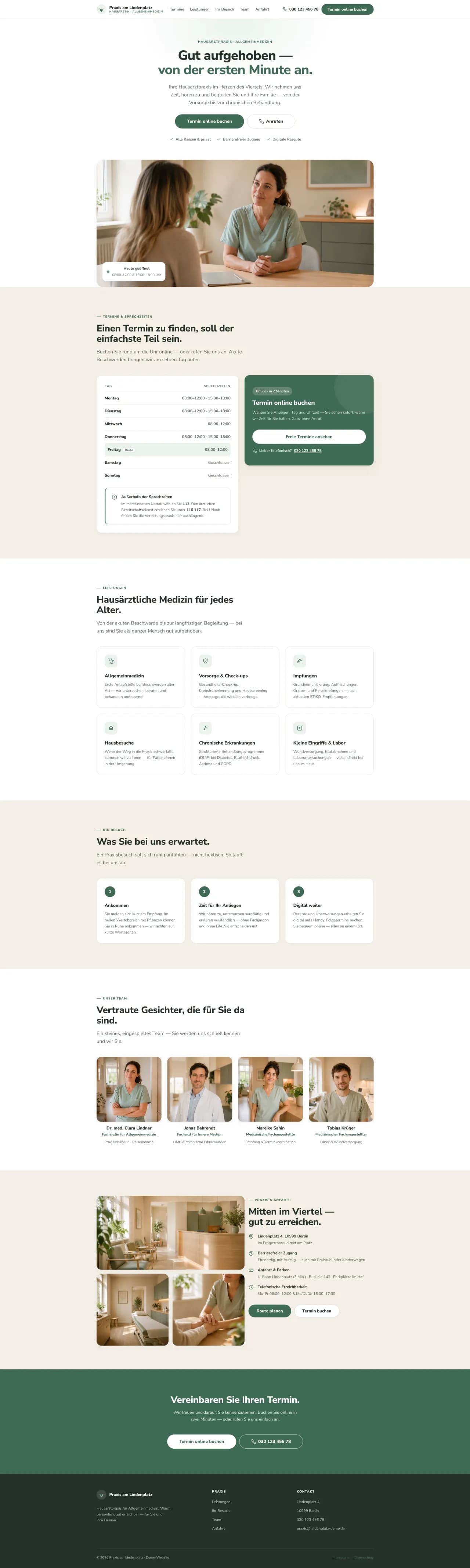 Beispiel-Entwurf einer modernen Arztpraxis-Website mit Leistungen, Team und Terminbereich.
