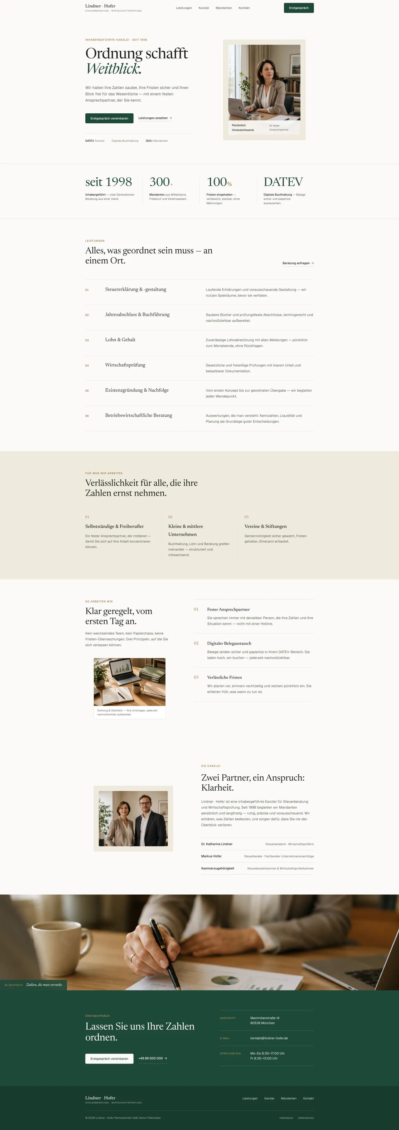 Beispiel-Entwurf einer modernen Steuerberater-Website mit Leistungen und Kontaktbereich.